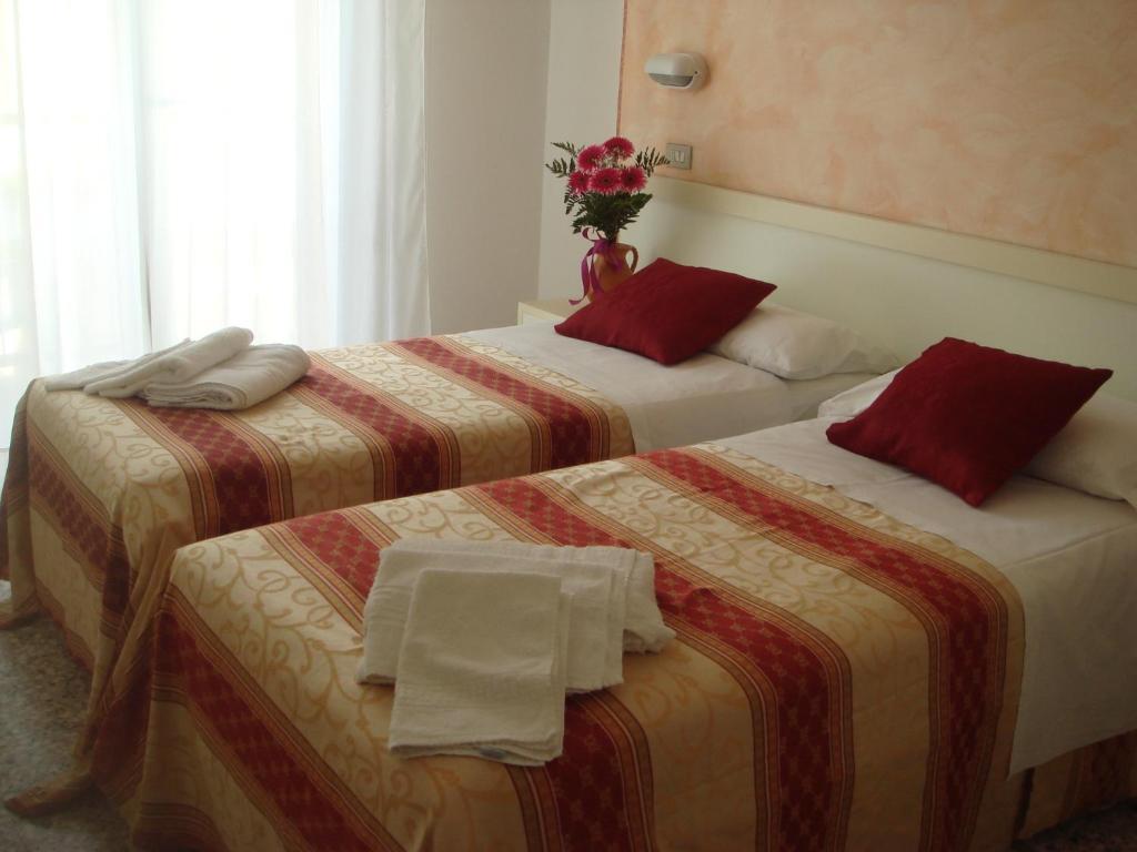 Hotel Arcade Rimini Esterno foto
