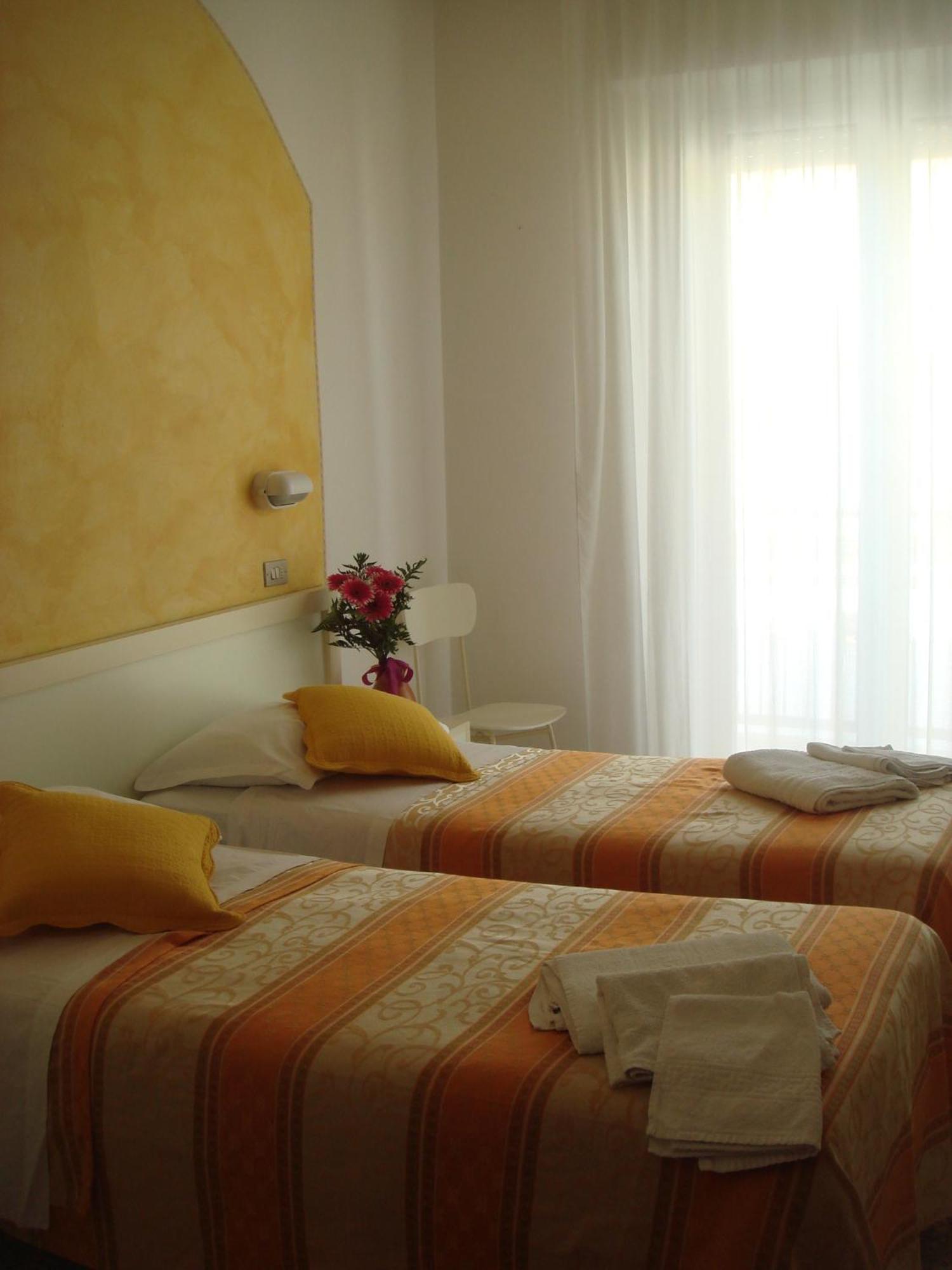 Hotel Arcade Rimini Esterno foto
