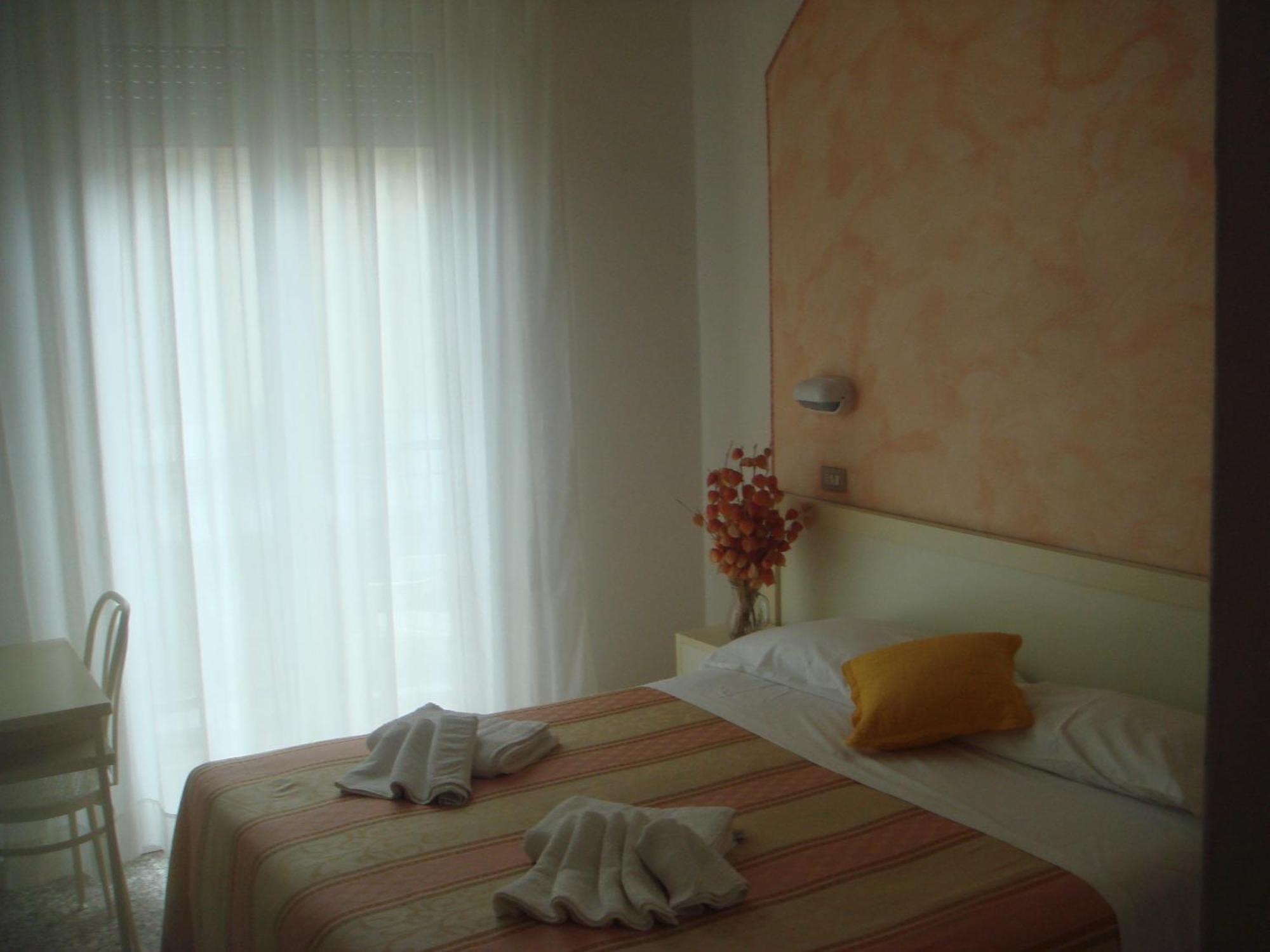 Hotel Arcade Rimini Esterno foto