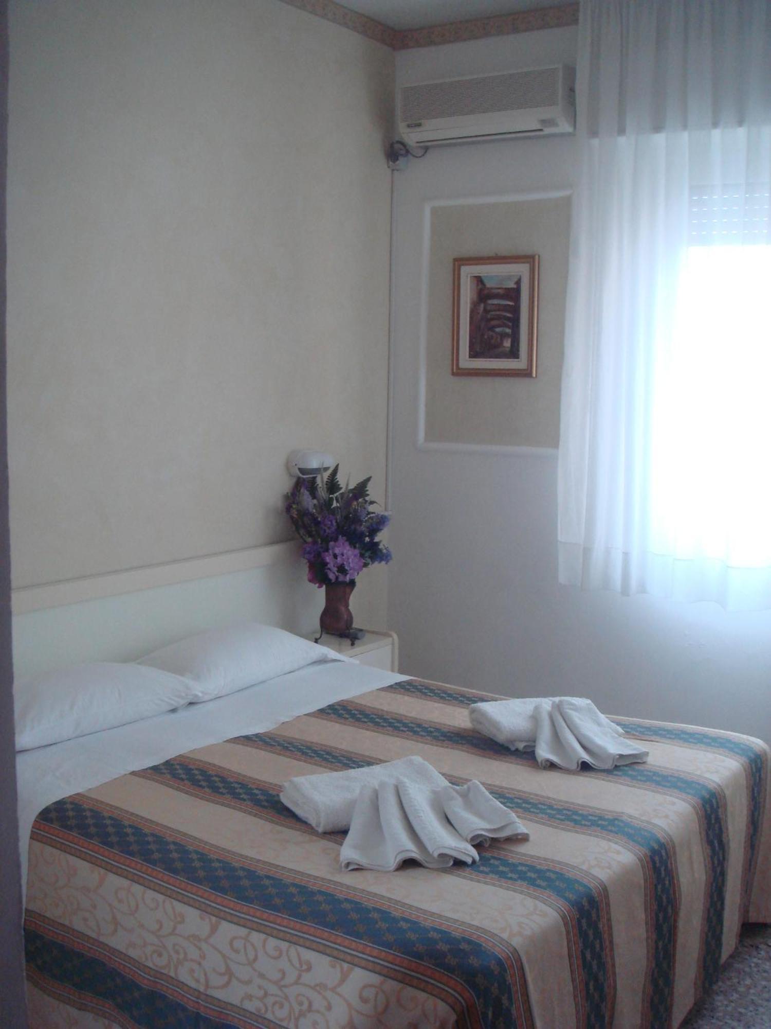 Hotel Arcade Rimini Esterno foto