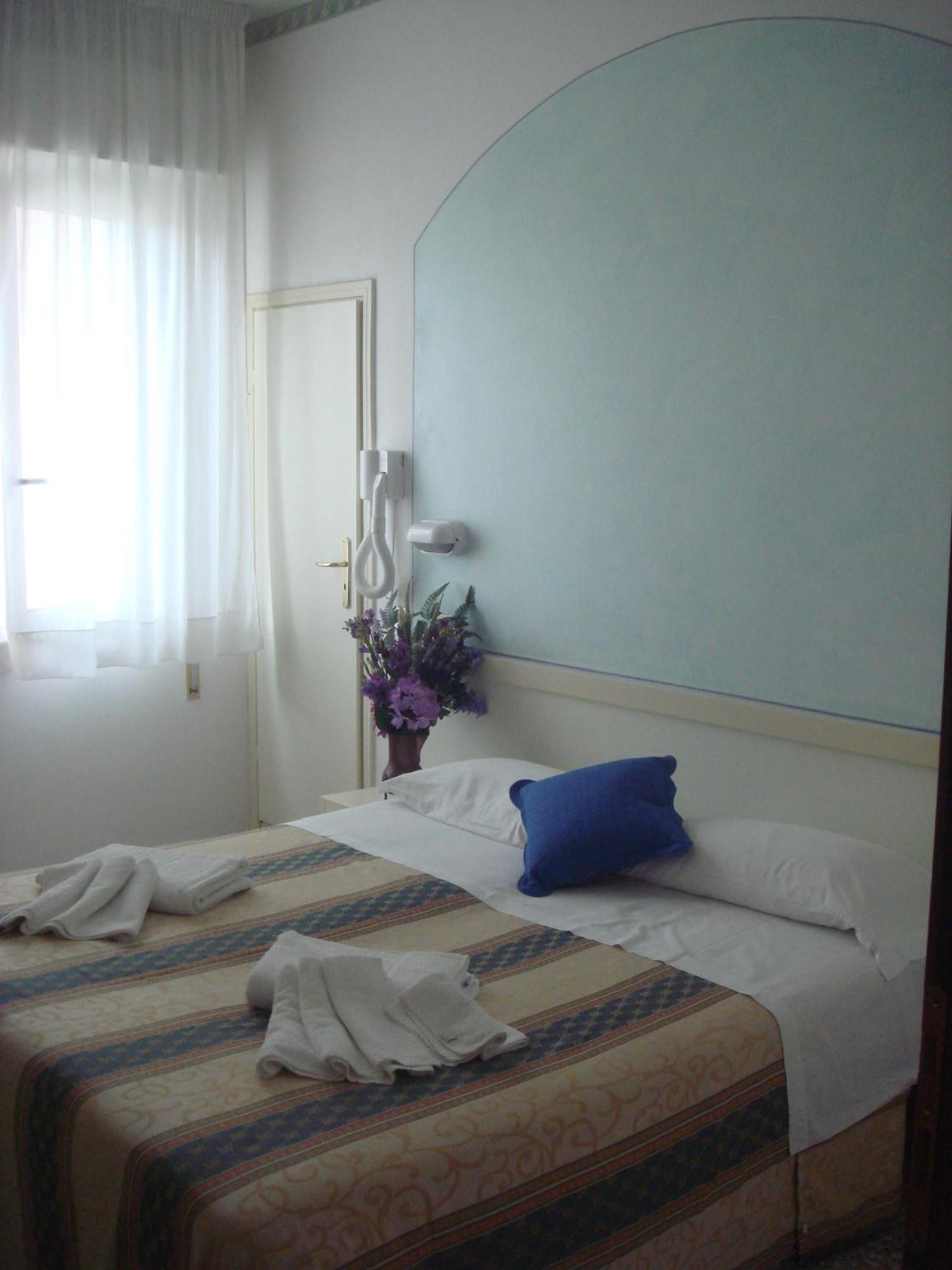 Hotel Arcade Rimini Esterno foto