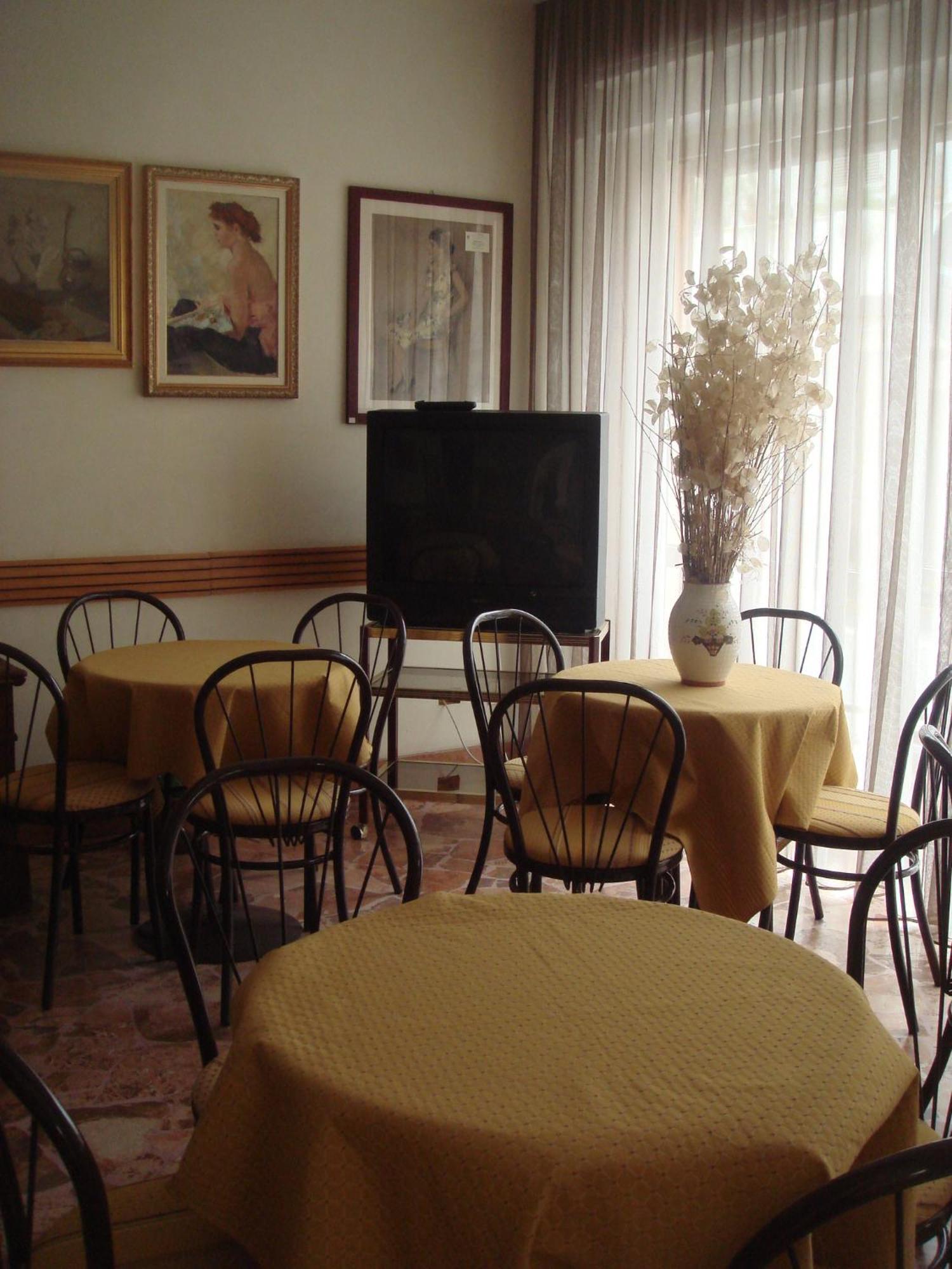 Hotel Arcade Rimini Esterno foto